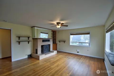 Living - 400 E Cushing St, Aberdeen, WA 98520 photo 1 of 3