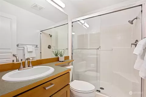 Bath - 23303 8th Pl W, Bothell, WA 98021 photo 4 of 4