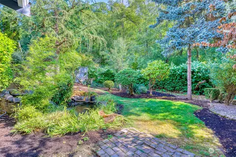 Exterior - 23303 8th Pl W, Bothell, WA 98021 photo 4 of 5