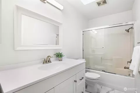 Bath - 23303 8th Pl W, Bothell, WA 98021 photo 3 of 4
