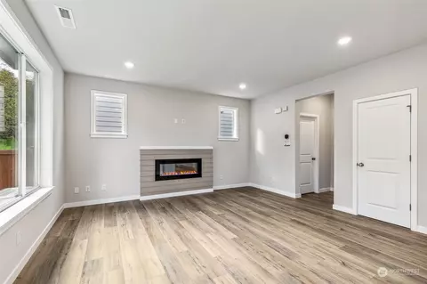 Living - 10926 43rd Ave SE #80, Everett, WA 98208 photo 5 of 6