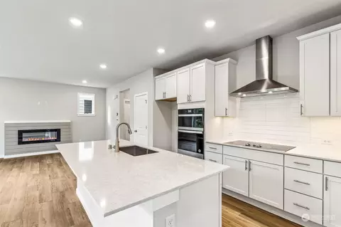 Kitchen - 10926 43rd Ave SE #80, Everett, WA 98208 photo 3 of 5