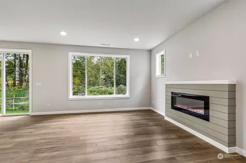 Living - 10926 43rd Ave SE #80, Everett, WA 98208 photo 1 of 6