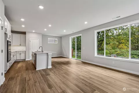 Living - 10926 43rd Ave SE #80, Everett, WA 98208 photo 2 of 6