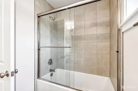 Bath - 10926 43rd Ave SE #80, Everett, WA 98208 photo 2 of 5