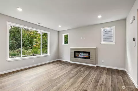 Living - 10926 43rd Ave SE #80, Everett, WA 98208 photo 6 of 6