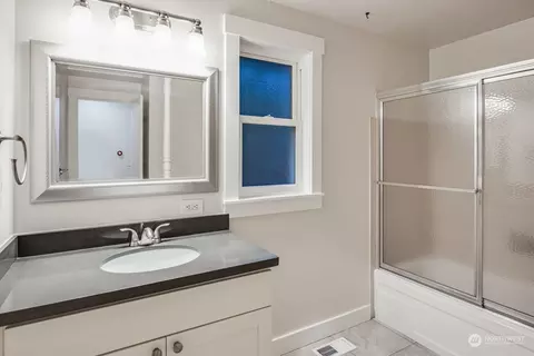 Bath - 23322 Locust Way, Bothell, WA 98021 photo 1 of 3