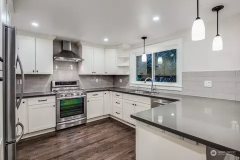 Kitchen - 23322 Locust Way, Bothell, WA 98021 photo 2 of 3