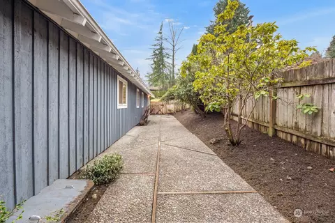 Exterior - 23322 Locust Way, Bothell, WA 98021 photo 5 of 8