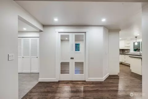 Entry Way - 23322 Locust Way, Bothell, WA 98021 photo 2 of 2