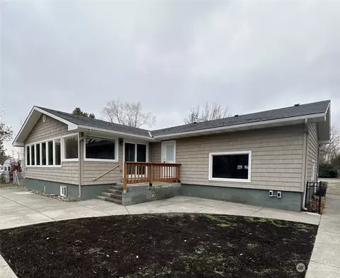105 Abby Ave #B, Benton City, WA 99320