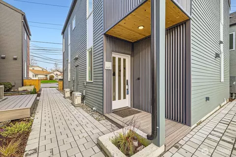 8473 Seward Park Ave S, Seattle, WA 98118