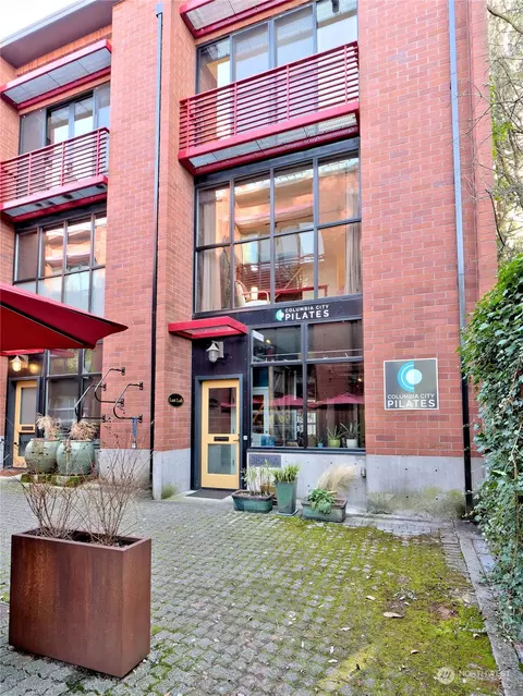 3827 S Edmunds St #A, Seattle, WA 98118
