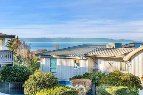 500 Seamont Ln #202, Edmonds, WA 98020