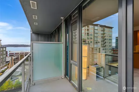 76 Cedar St #809, Seattle, WA 98121