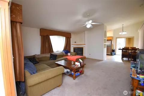 Living - 7 W Marilyn Ave, Everett, WA 98204 photo 1 of 3