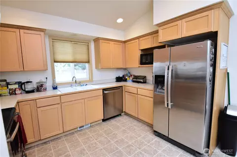 Kitchen - 7 W Marilyn Ave, Everett, WA 98204 photo 2 of 3