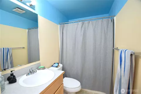 Bath - 7 W Marilyn Ave, Everett, WA 98204 photo 1 of 3
