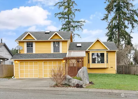1940 NE 9th Ave, Oak Harbor, WA 98277