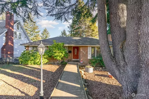 8136 29th Ave SW, Seattle, WA 98126