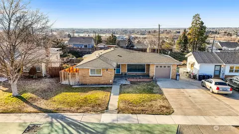 934 S Juniper Dr, Moses Lake, WA 98837