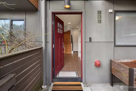205 20th Ave E, Seattle, WA 98112 photo 2