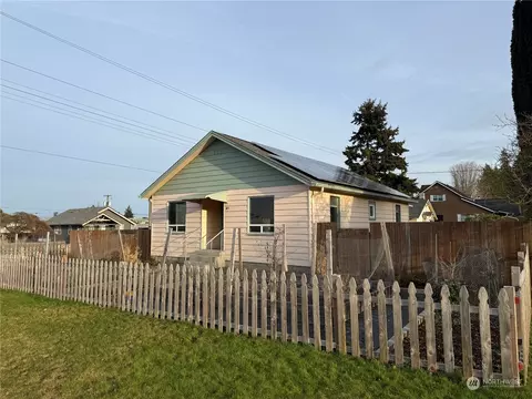 203 S Vine St, Port Angeles, WA 98362
