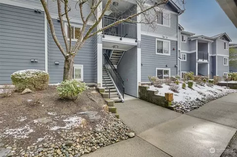 250 NW Dogwood St #D-201, Issaquah, WA 98027