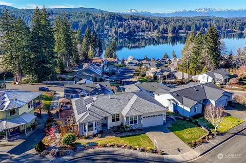 6086 Kingfisher Ct, Bremerton, WA 98312
