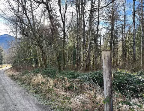 10402 Hendrickson Ln, Sedro Woolley, WA 98284