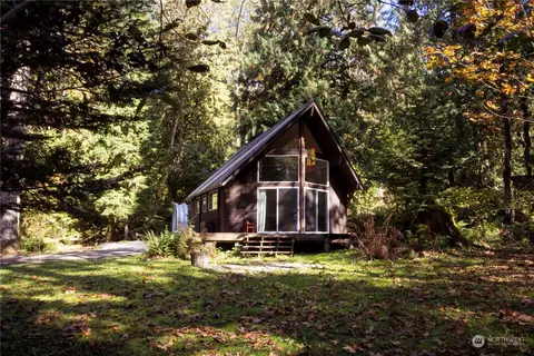 8942 Frost Creek Rd, Maple Falls, WA 98266