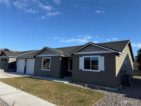 27 Salmon Dr, Wenatchee, WA 98801
