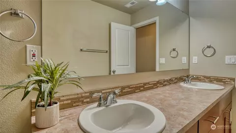 Bath - 510 Carrier Ave SW, Orting, WA 98360 photo 6 of 8