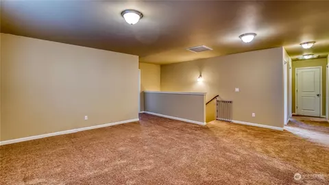 Living - 510 Carrier Ave SW, Orting, WA 98360 photo 3 of 4