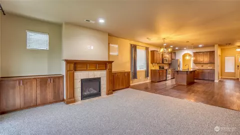 Living - 510 Carrier Ave SW, Orting, WA 98360 photo 2 of 4