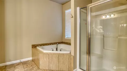 Bath - 510 Carrier Ave SW, Orting, WA 98360 photo 3 of 8