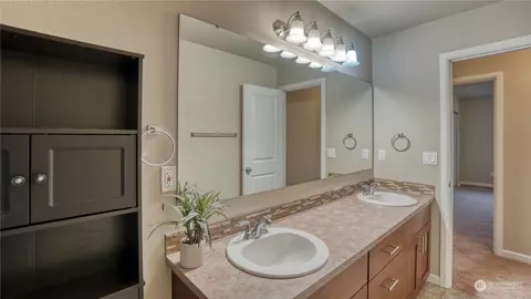Bath - 510 Carrier Ave SW, Orting, WA 98360 photo 7 of 8