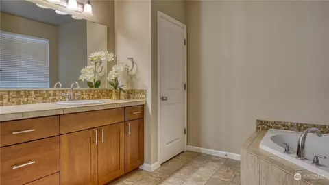 Bath - 510 Carrier Ave SW, Orting, WA 98360 photo 1 of 8
