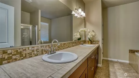 Bath - 510 Carrier Ave SW, Orting, WA 98360 photo 2 of 8