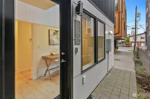 8825 Midvale Ave N #A, Seattle, WA 98103