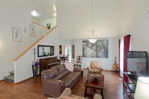 504 Harvest Rd, Bothell, WA 98012 photo 2
