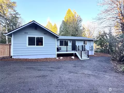 3860 Locker Rd, Port Orchard, WA 98366