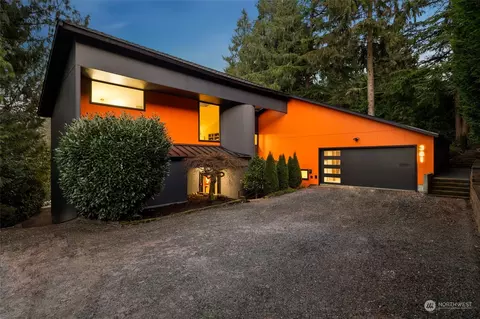 381 SE Crystal Creek Cir, Issaquah, WA 98027