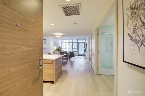 583 Battery St #706N, Seattle, WA 98121