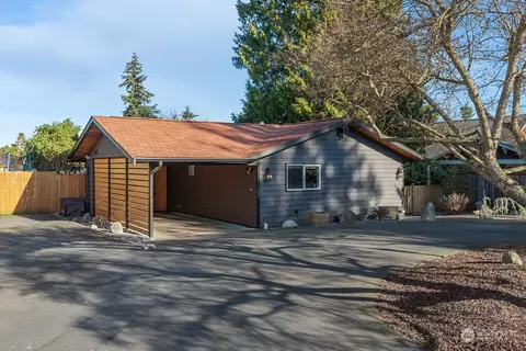 2410 13th St, Anacortes, WA 98221