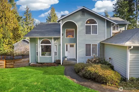 3950 NE Oceangate Ln, Bremerton, WA 98311