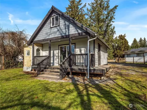 18723 Old Camp Ln SE, Yelm, WA 98597