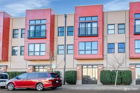 210 W Pioneer Ave #314, Puyallup, WA 98371