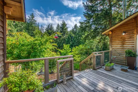 Exterior - 239 Bromley Dr, Eastsound, WA 98245 photo 3 of 14
