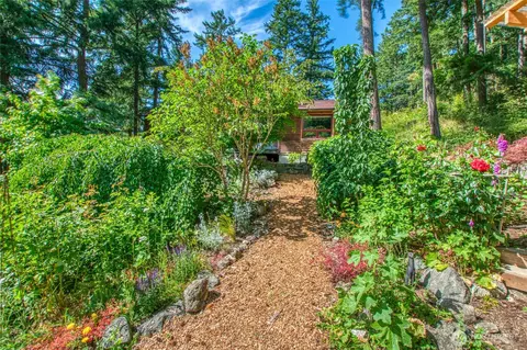 Exterior - 239 Bromley Dr, Eastsound, WA 98245 photo 6 of 14